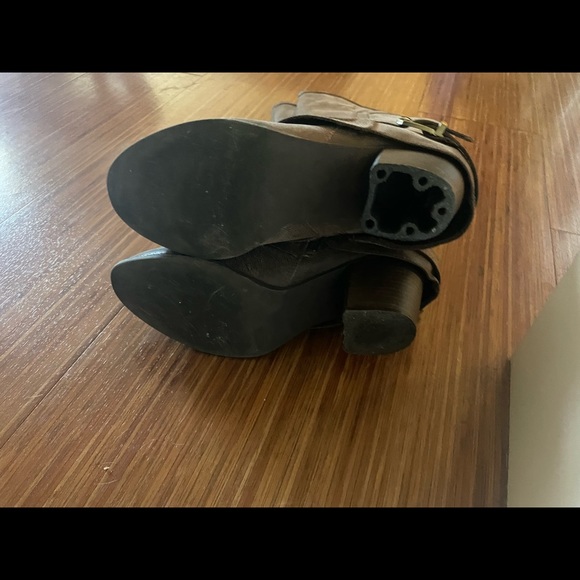 Size 9 light brown below the knee boots with buckle detail - Picture 10 of 10